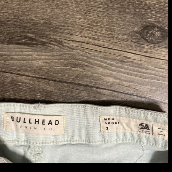 Size 3 in women's light blue bullhead denim shorts - Picture 3 of 3